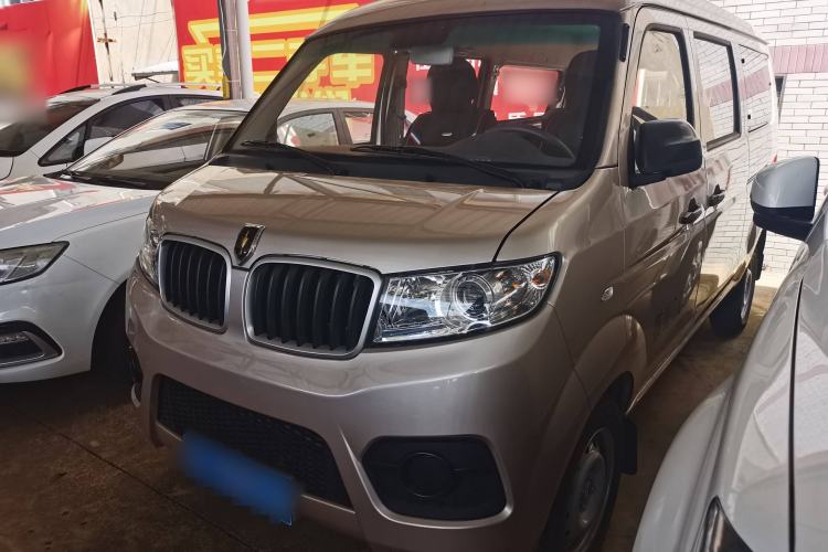 Used Jinbei Hiace X30 2023 1.5L Super-Comfortable Passenger Van 5/6/7-Seater Non-Air-Conditioned Version Model SWC15M