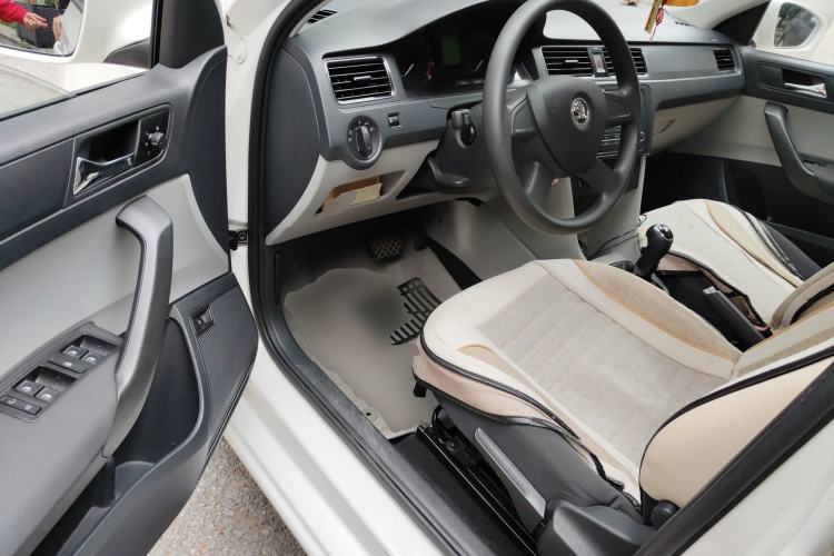 Used Skoda Rapid 2013 1.6L Automatic Smart Selection Model Driver Seat