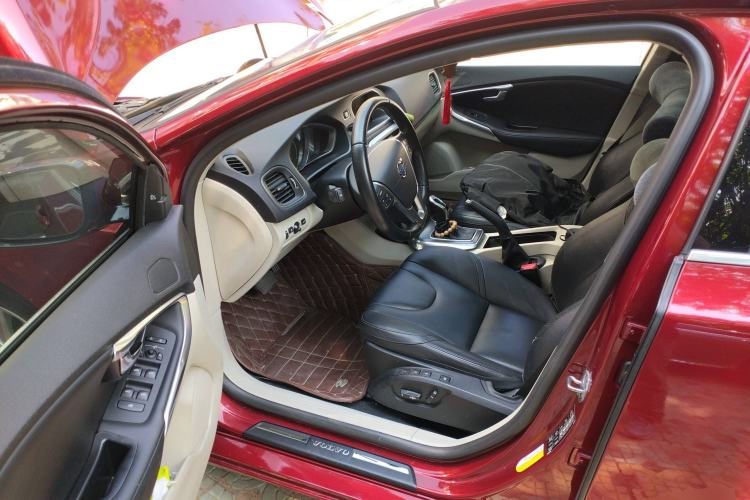 Used Volvo V40 2014 2.0T Zhiya Edition