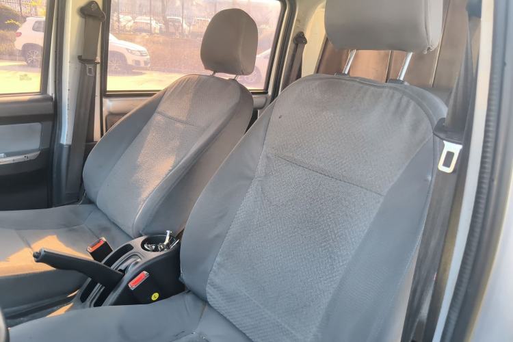 Used Wuling Rongguang EV 2020 Window-Sealed Basic Version 5 Seats 300 KM Left Front Seat