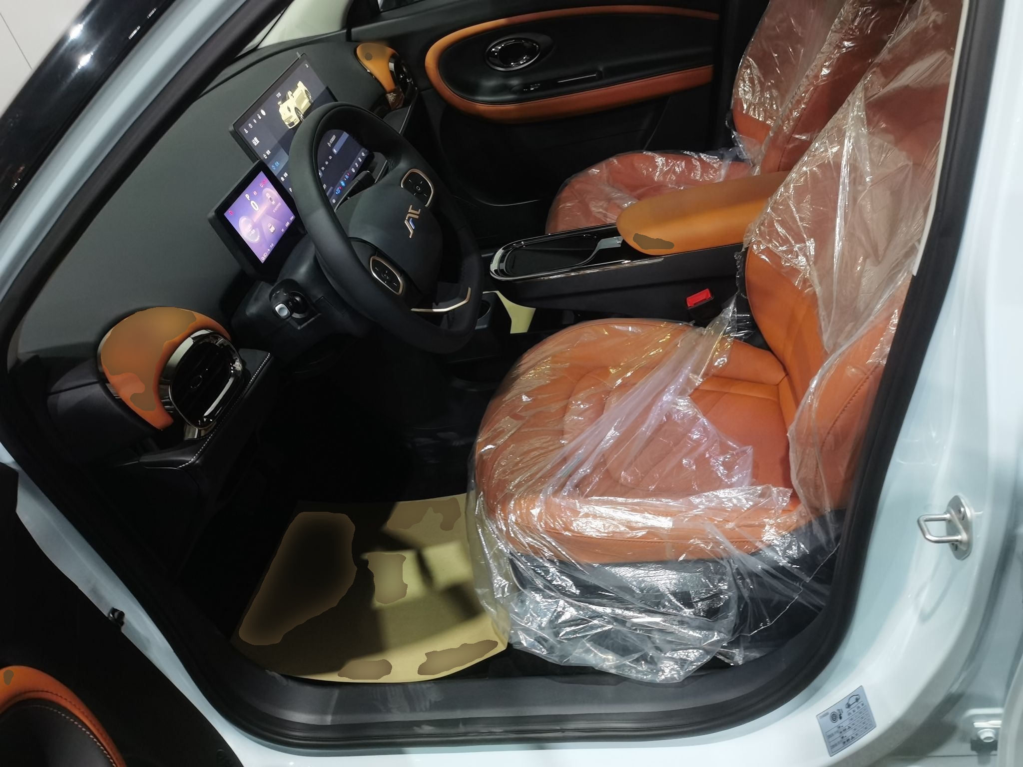 المقاعد الأمامية داخل السيارة