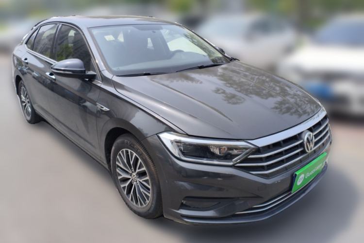 Used Volkswagen Sagitar  Front Right 45 Deg