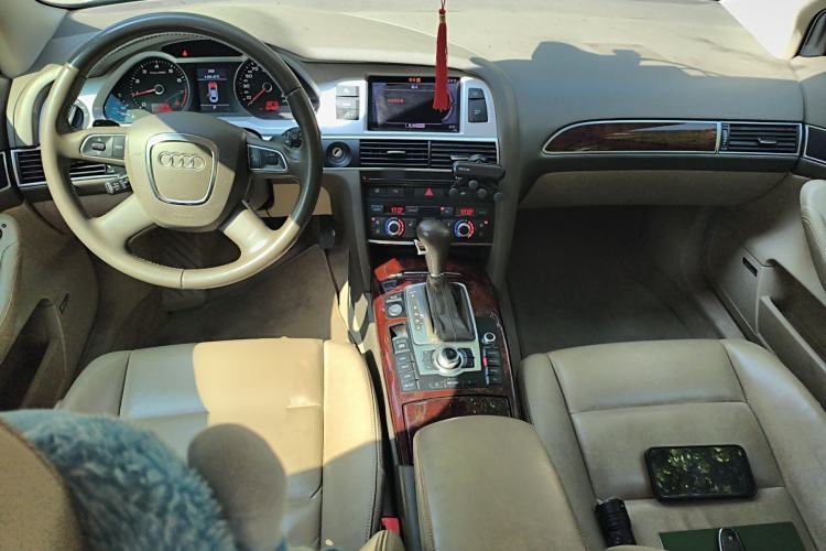 Used Audi A6L 2011 2.8 FSI Luxury Model Center Console