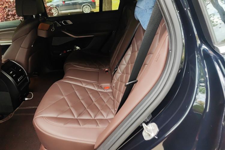 Used BMW X5 2022 xDrive 40Li M Sport Package Left Rear Seat