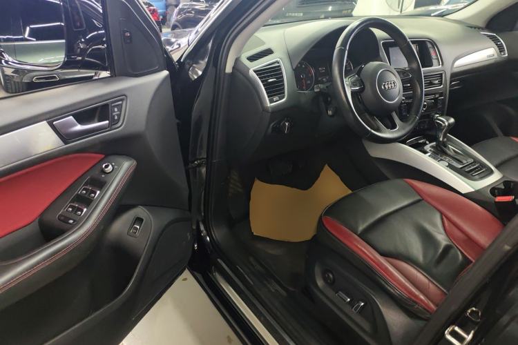 Used Audi Q5 2017 Plus 40 TFSI Technology Model
