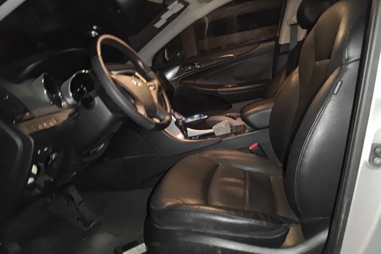 Used Hyundai Sonata 2011 2.0L Automatic Luxury Edition
