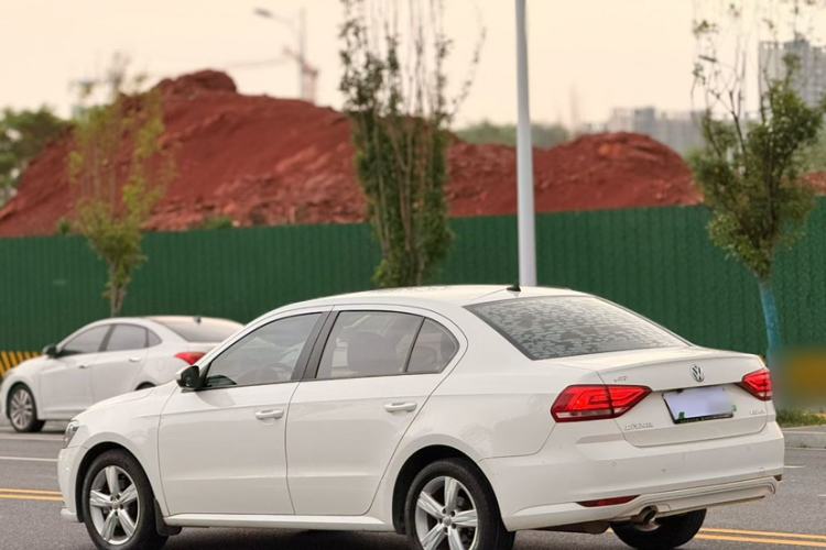 Used Volkswagen Lavida 2017 1.6L Automatic Fashion Edition Exterior 6