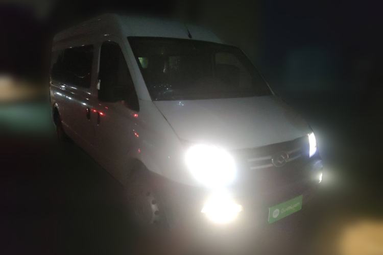 Used SAIC MAXUS Xintu V80 2019 2.5T Classic Model 6-Speed Manual Aotong Long Wheelbase Mid-Height 7-Seater
