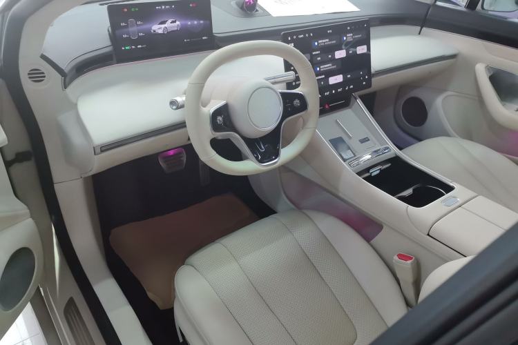 Used Hima Luxeed S7 2025 855 km Max Interior 2