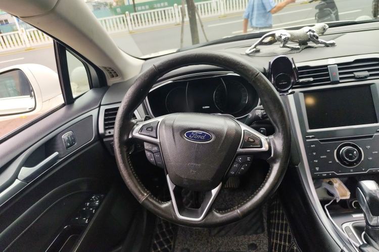 Used Ford Mondeo 2013 2.0L GTDi240 Luxury Sport Model Steering Wheel