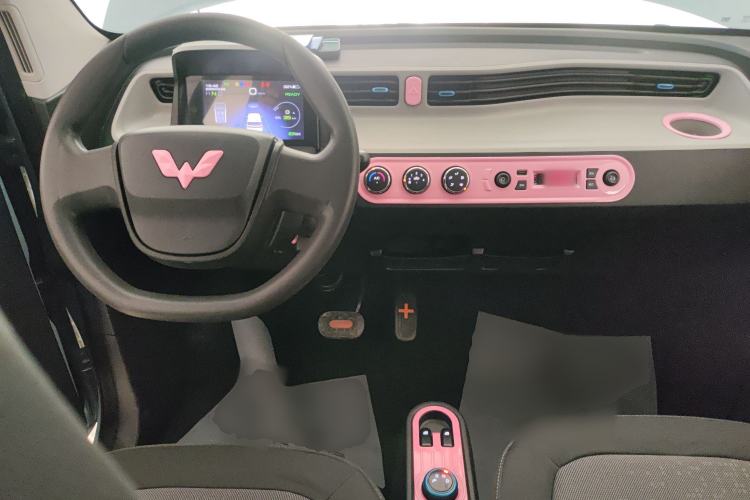 Used Wuling Hongguang MINIEV 2020 Freedom Version Lithium Iron Phosphate Center Console