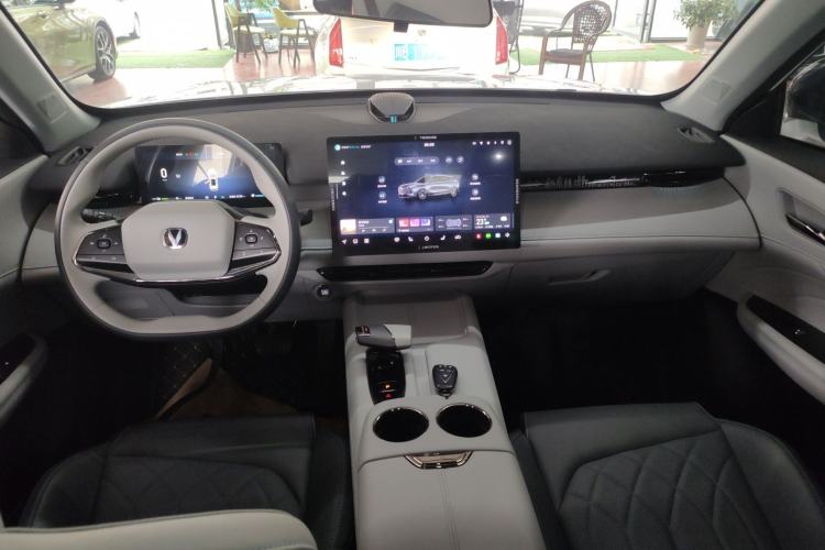 Used CHANGAN UNI-Z New Energy 2024 Blue Whale Smart Electric iDD 125km Excellence Model Center Console