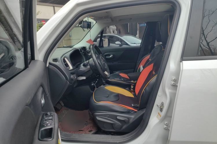 Used Jeep Renegade 2018 Connected Large Screen Version 180T Automatic Jingneng Version Left Front Seat
