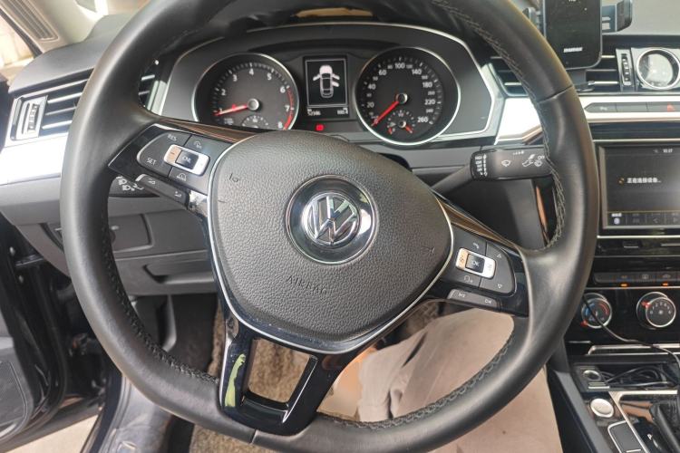 Used Volkswagen Magotan 2018 330TSI DSG Advanced Model Steering Wheel