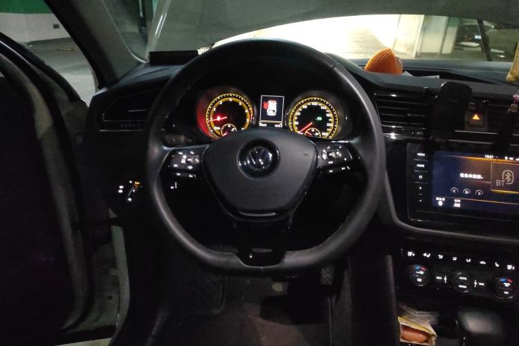 Used Volkswagen Tiguan L 2020 330TSI Automatic Two-Wheel Drive Smart Luxury Edition China VI Standard
