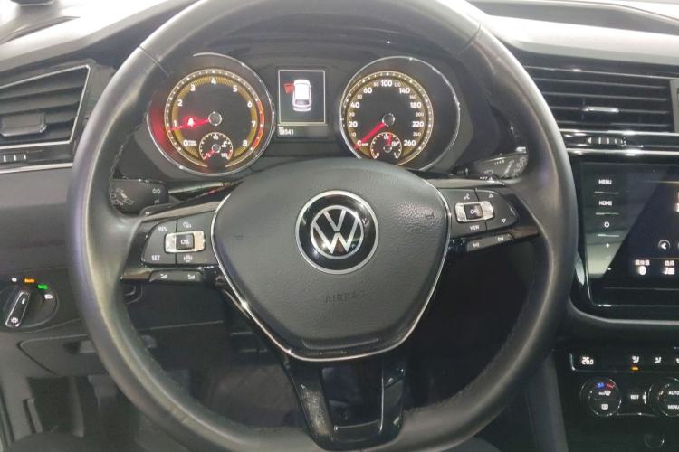 Used Volkswagen Tiguan L 2020 330TSI Automatic Two-Wheel Drive Panoramic Comfort Edition China VI Standard Steering Wheel