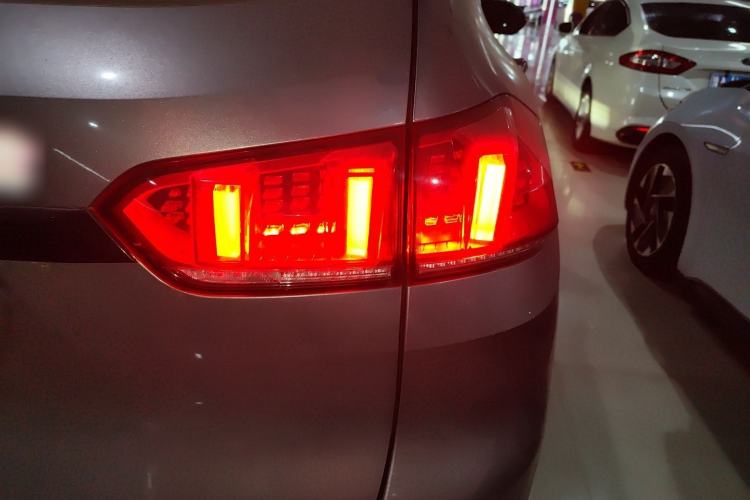 Used Wey VV5 2020 1.5T Two-Wheel Drive Smart Pioneer Right Rear Taillight