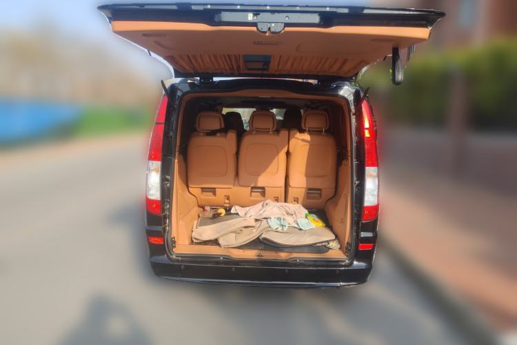 Used Mercedes-Benz Viano 2011 2.5L Limited Edition Trunk