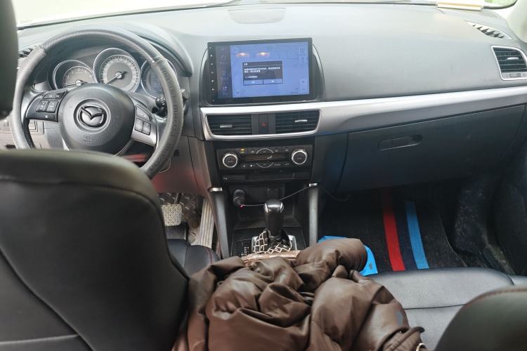 Used Mazda CX-5 2015 2.0L Automatic Two-Wheel Drive Urban Version Center Console