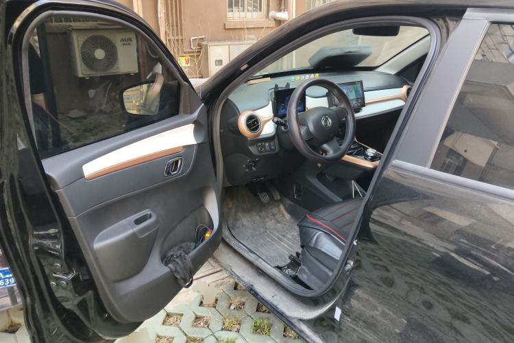 Used Dongfeng NAMMI BOX 2022 Revised Light Wind Edition 201 km Standard Version
