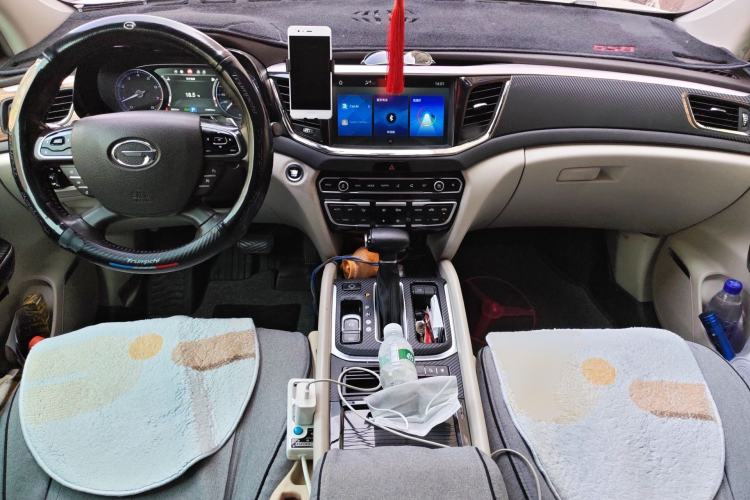 Used GAC Trumpchi GS8 2017 320T Two-Wheel Drive Luxury Smart Connectivity Version (7 Seats) Center Console