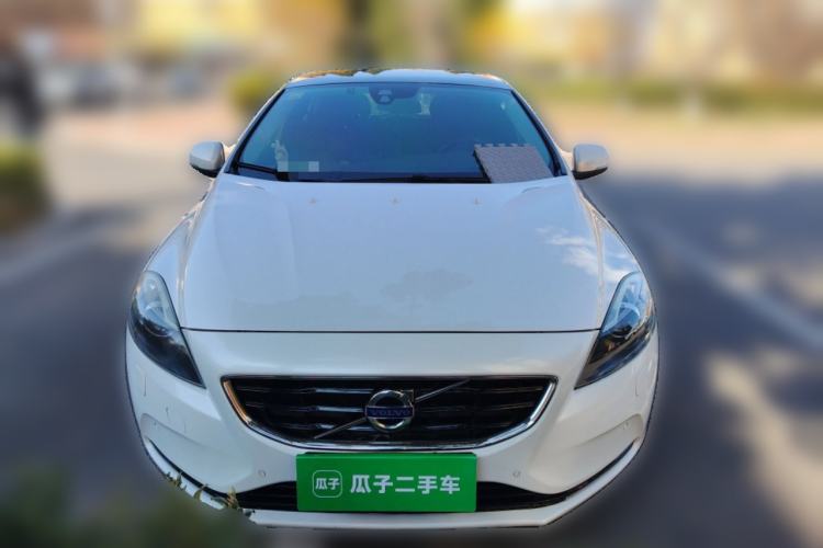 Used Volvo V40 2016 T4 Smart Luxury Edition
