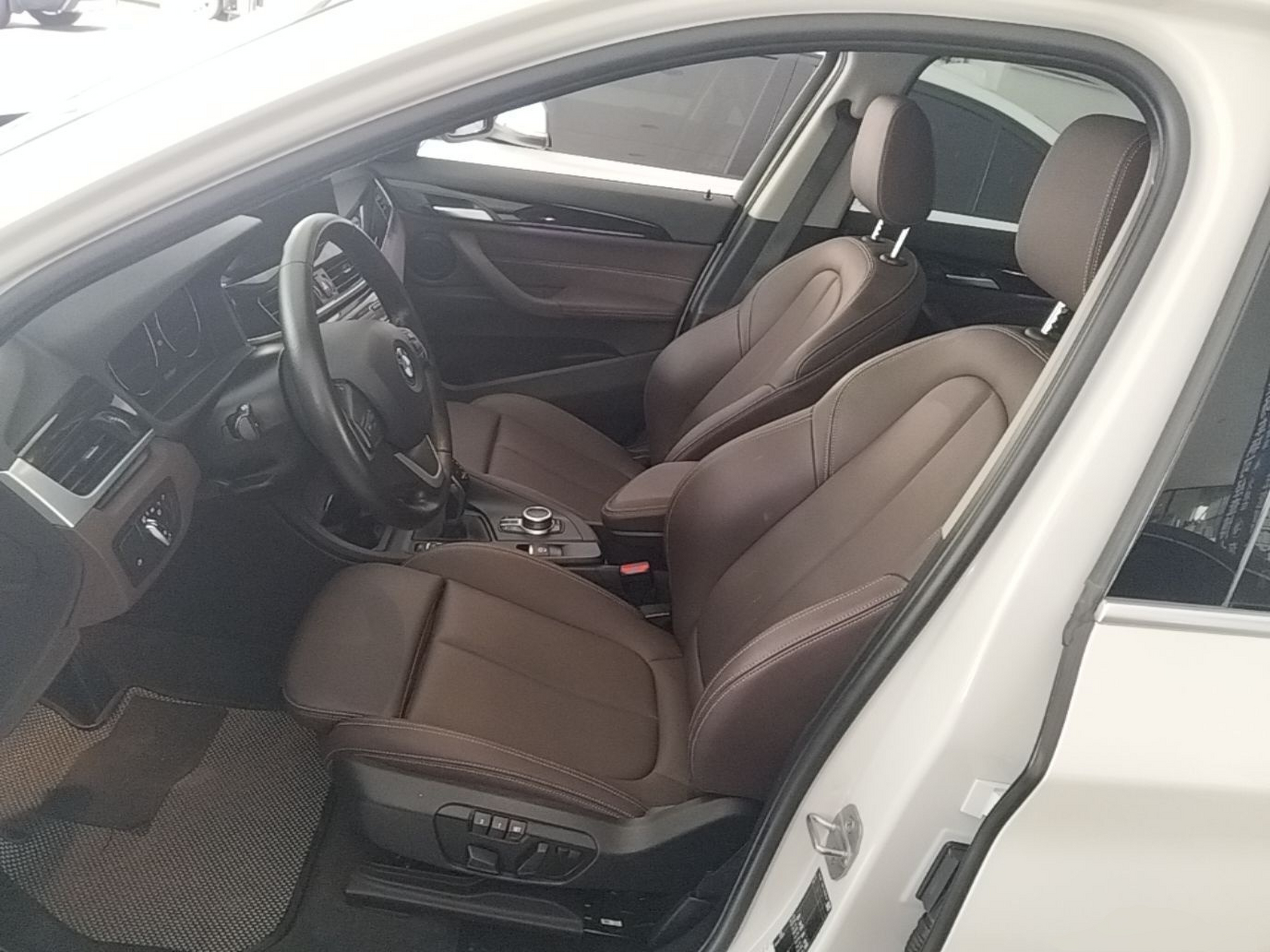 Vordere Reihe im Auto
