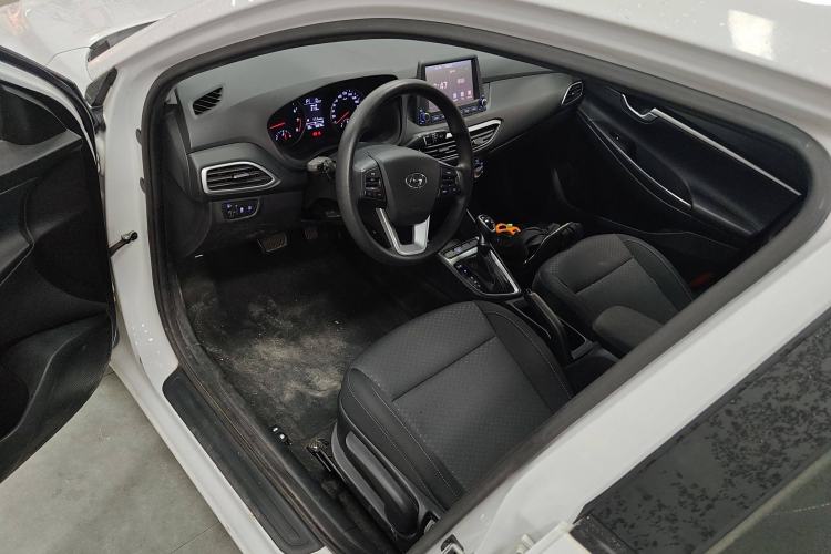 Used Hyundai Celesta 2017 1.6L Automatic Enjoyment Version GLS
