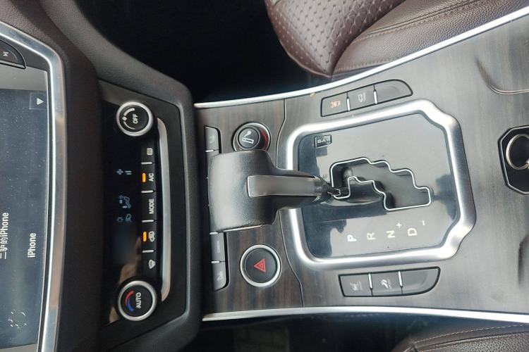 Used Land X7 2015 2.0T Panoramic Prestige Edition
