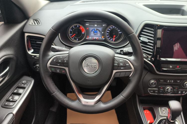 Used Jeep Cherokee 2019 2.0T Two-Wheel Drive Smart Enjoyment Version China V