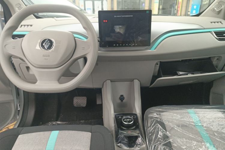 Used JMEV Xiao Qilin 2026 Model PLUS+ Comfort Version Center Console