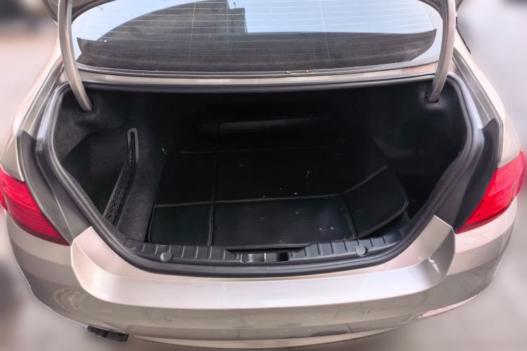 Used BMW 5 Series 2014 520Li Elegant Model
