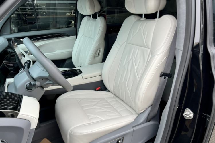 Used Zeekr 009 2024 Six-Seat Executive Version 4WD 108 kWh
