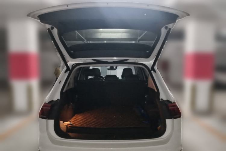 Used Volkswagen Tiguan L 2023 380TSI Automatic All-Wheel Drive R-Line Enhanced 7-Seater Trunk