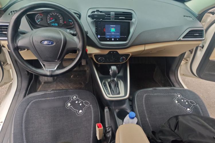 Used Ford Escort 2015 1.5L Automatic Comfort Edition Center Console