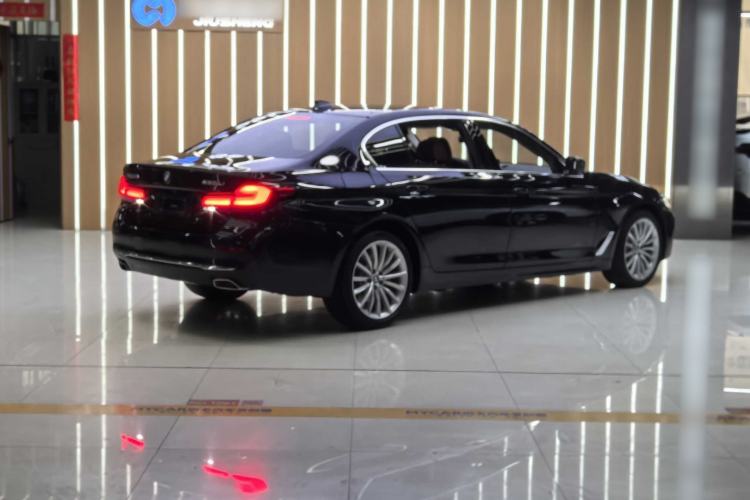 Used BMW 5 Series 2022 Second Facelift 530Li Luxury Edition Premium Package
