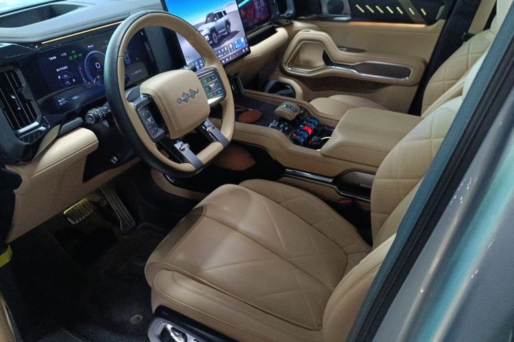 Used Formula Leopard Leopard 8 2025 Smart & Brave Flagship Edition 7 Seats