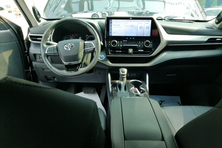 Used Toyota Highlander 2022 Dual-Engine 2.5L Four-Wheel Drive Supreme Edition 7-Seater Center Console