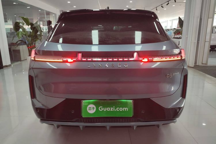 Used Lynk & Co 08 EM-P 2025 220 km All-Wheel-Drive Performance Halo
