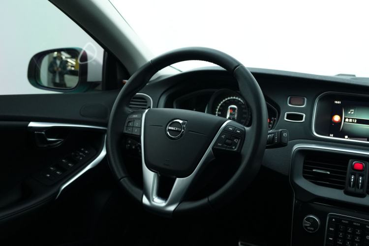 Used Volvo V40 2019 T3 Zhiyi Edition
