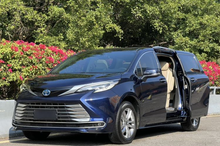 Used Toyota Sienna 2021 2.5L Hybrid Ultimate Edition