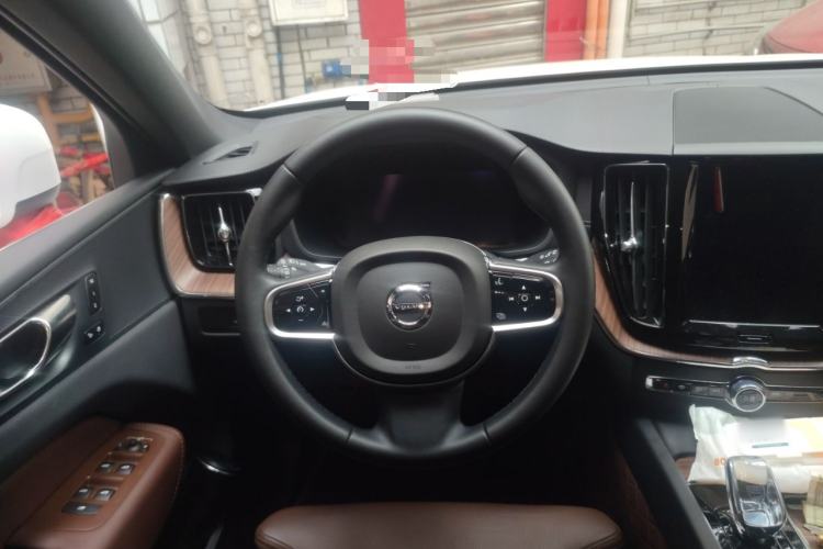 Used Volvo XC60 New Energy 2024 T8 Plug-in Hybrid Long-Range All-Wheel Drive Smart Luxury Edition
