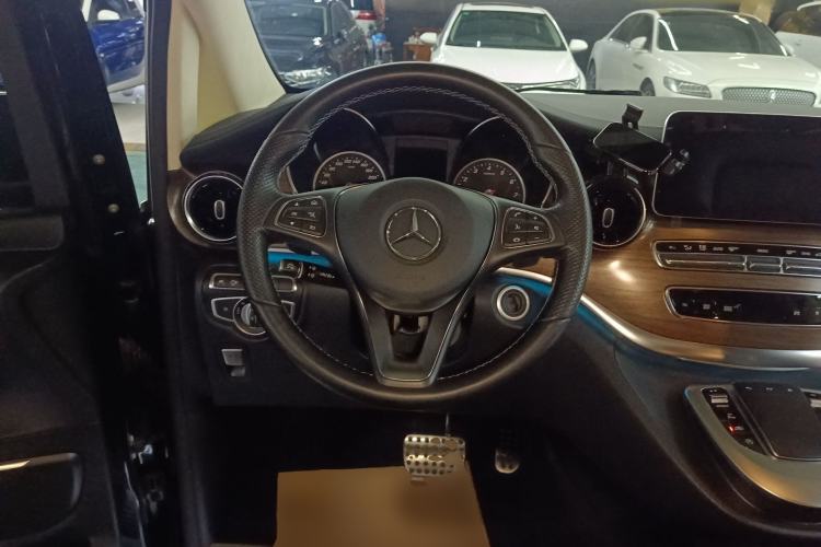 Used Mercedes-Benz V-Class 2021 V 260 L Long Wheelbase Prestige Edition Steering Wheel