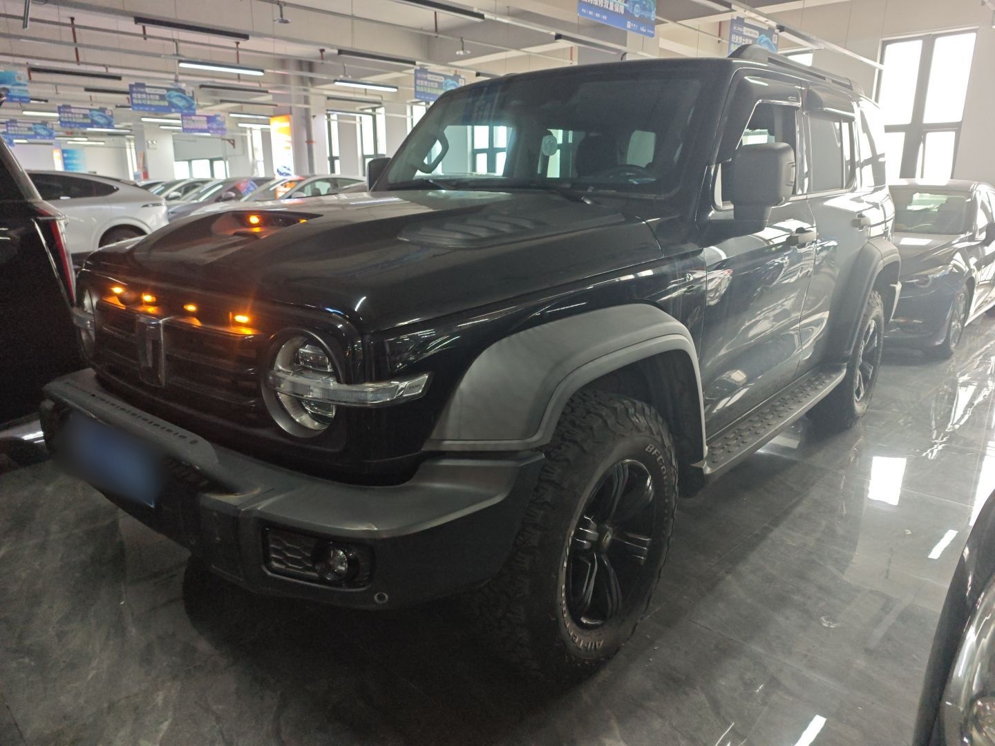 تحت مقدمة السيارة