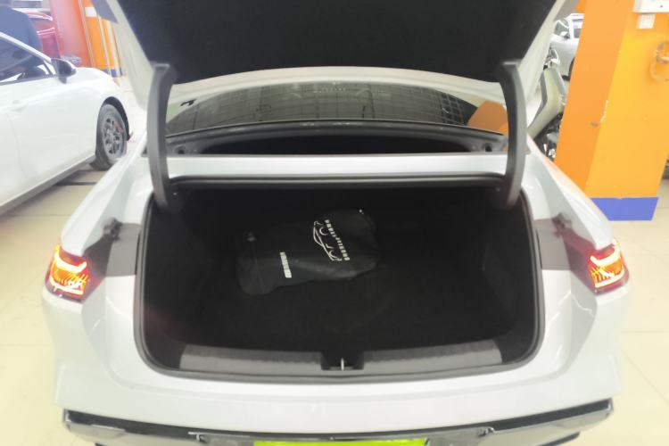 Used Geely Galaxy E8 2025 700 km Long-Range Intelligent Driving Version Trunk