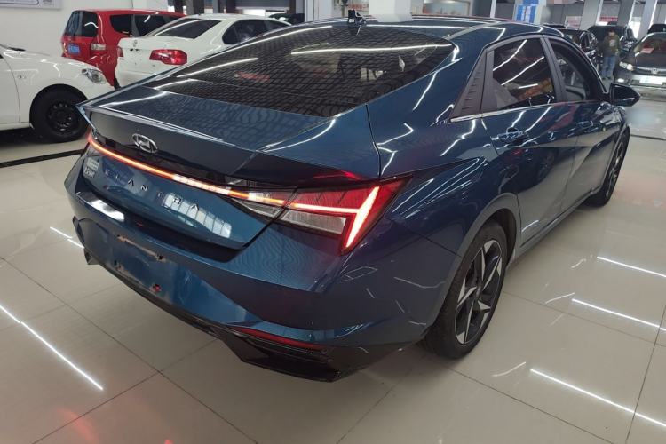 Used Hyundai Elantra 2022 1.5L CVT LUX Prestige Edition Rear Right 45 Deg