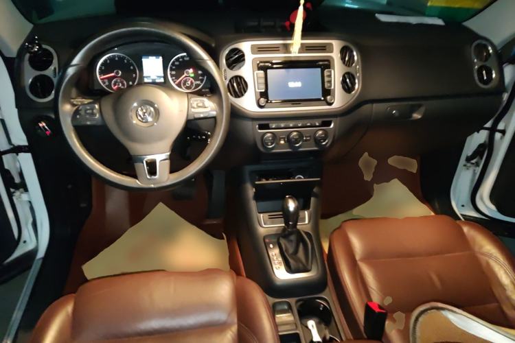 Used Volkswagen Tiguan 2013 1.8 TSI Automatic All-Wheel Drive Luxury Model Center Console