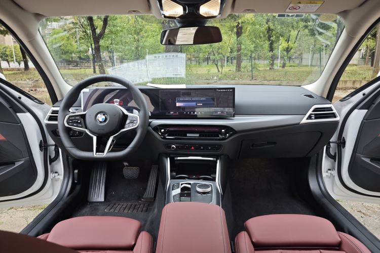 Used BMW 3 Series 2025 325i M Sport Package Interior 3