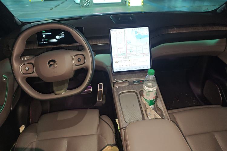 Used Nio ES7 2022 75 kWh Center Console