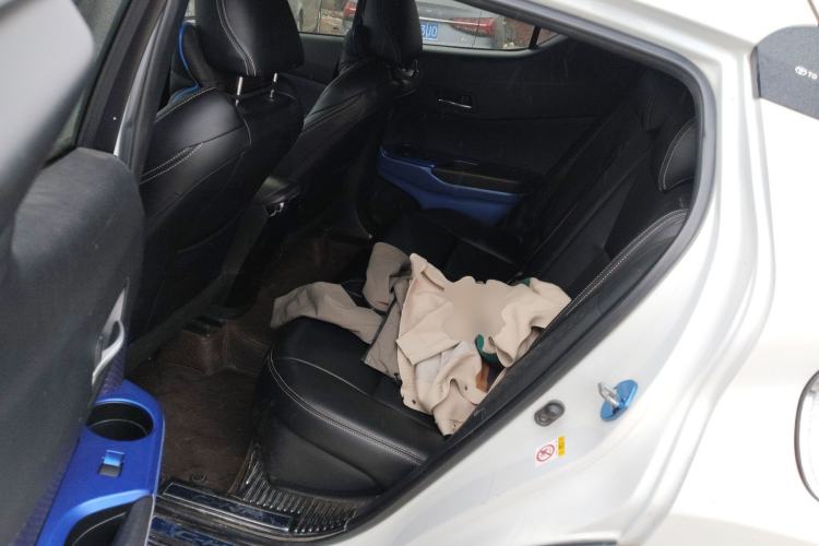 Used Toyota C-HR 2018 2.0L Leading with Sunroof China VI Standard
